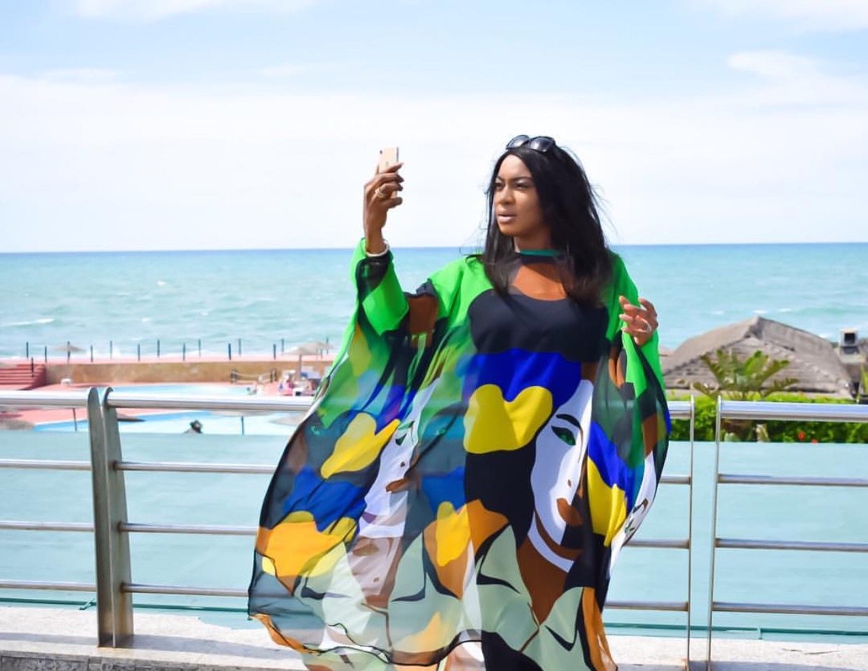 L'actrice de Nollywood Chika Ike prend Dubaï et le Maroc avec style : découvrez tous ses derniers looks stylés !