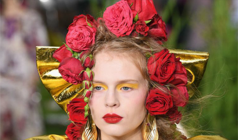 RODARTE a présenté des couronnes de fleurs de haute couture à la NYFW 2018