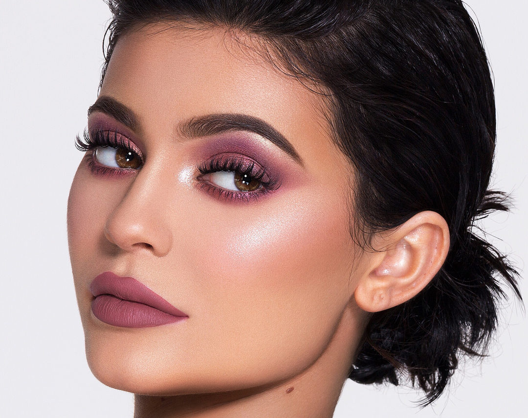 8 fois KYLIE JENNER a prouvé qu'elle était la muse ultime du maquillage