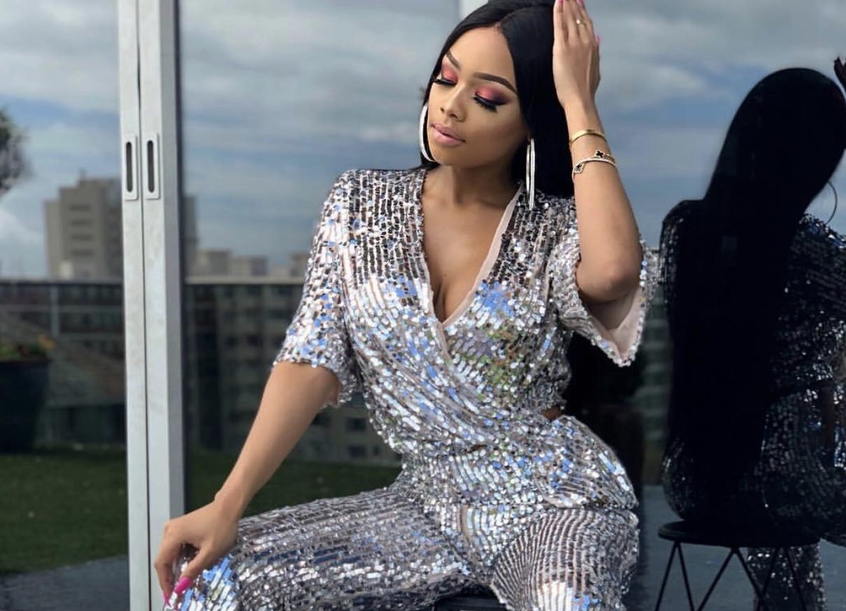 BONANG MATHEBA et d'autres influenceurs de style montrent comment réaliser des looks à paillettes cette saison des fêtes