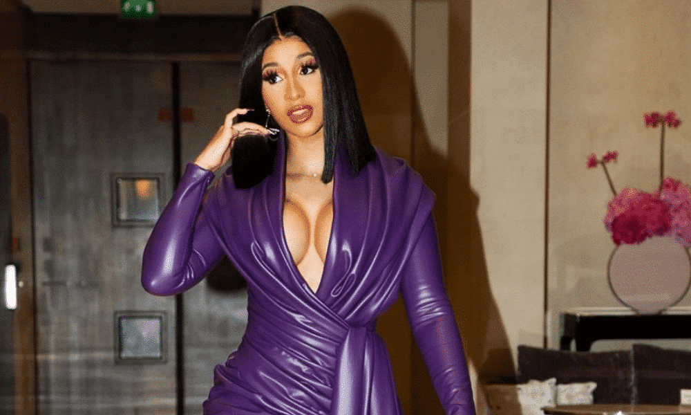 PFW SS20 : Cardi B ferme les rues de Paris avec 5 looks époustouflants