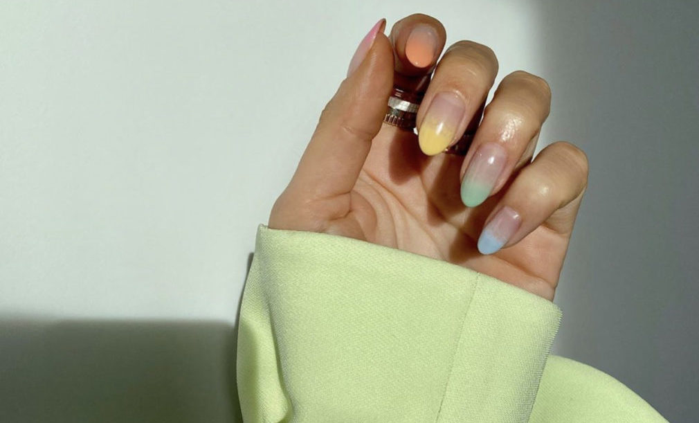 Les ongles mi-trempés sont la tendance ultime du nail art de l’été 2020