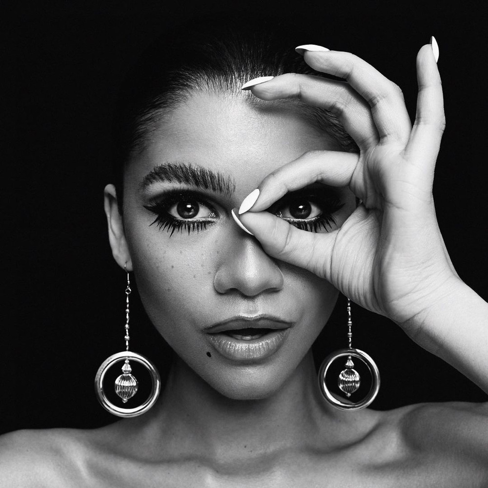 Zendaya rend hommage au mannequin emblématique Donyale Luna alors qu'elle fait la couverture du magazine Essence