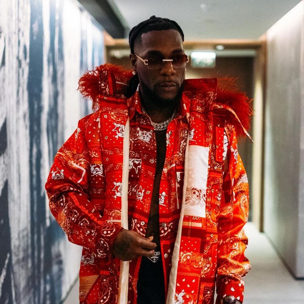 Résumé des actualités Rave :Burna Boy reçoit le prix MFR du président Buhari, J. Alphonse Nicholson Weds, Mbappe et plus