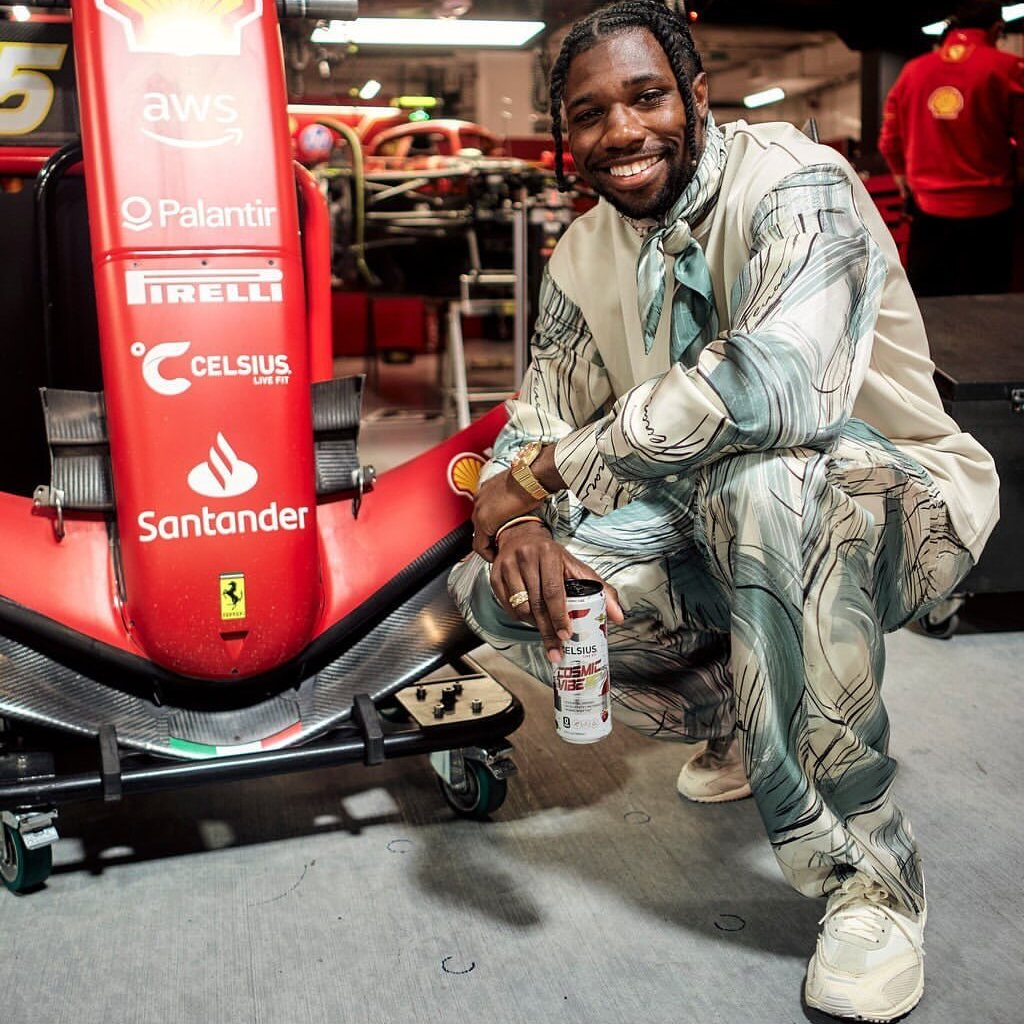 L’olympien Noah Lyles présente la sneaker Bad Bunny x Adidas Adizero SL72