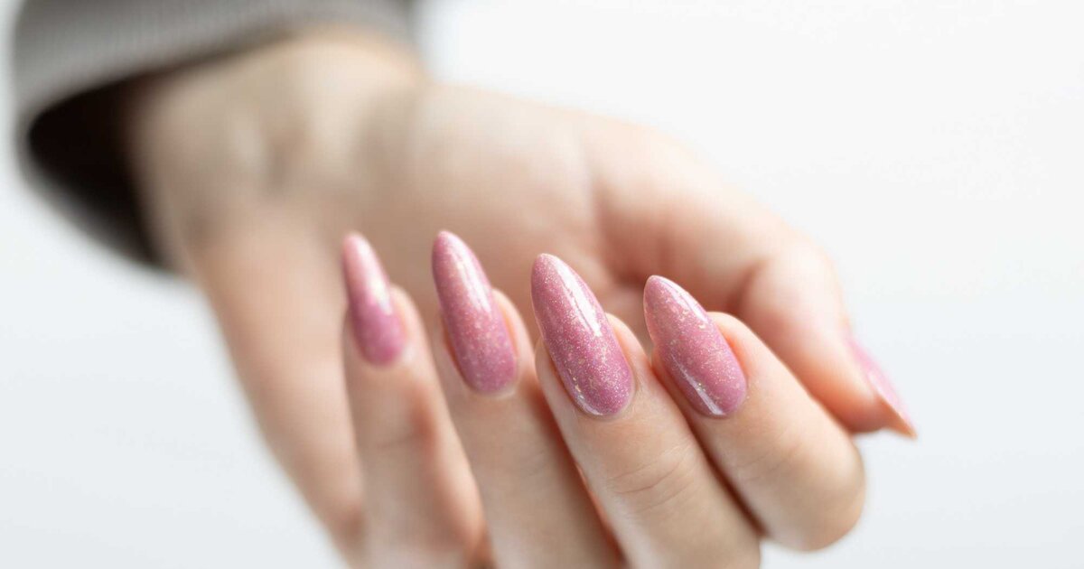 Laissez les ongles pousser plus vite: vous devez absolument connaître cette astuce pour les longs ongles